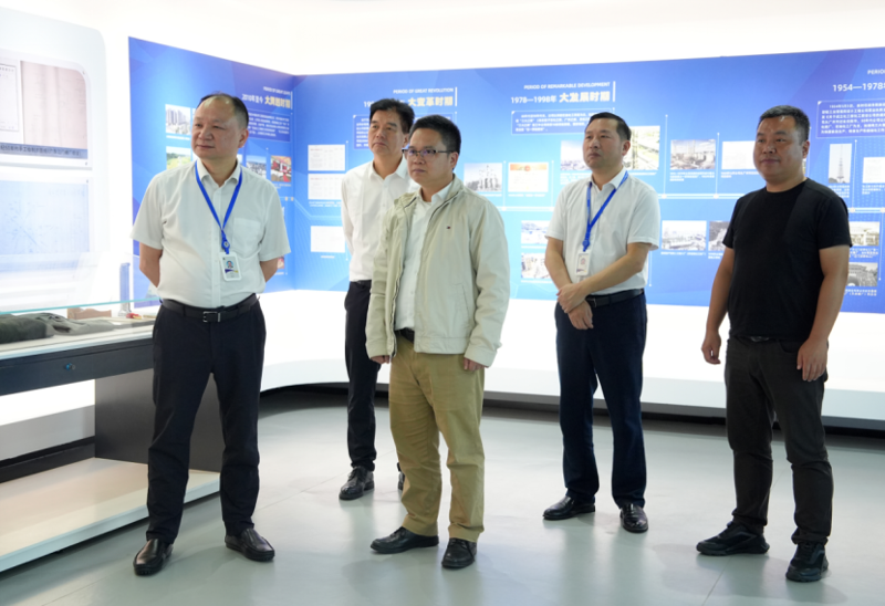 周鴻會見上海樸烯晶新能源材料有限公司董事長張文龍